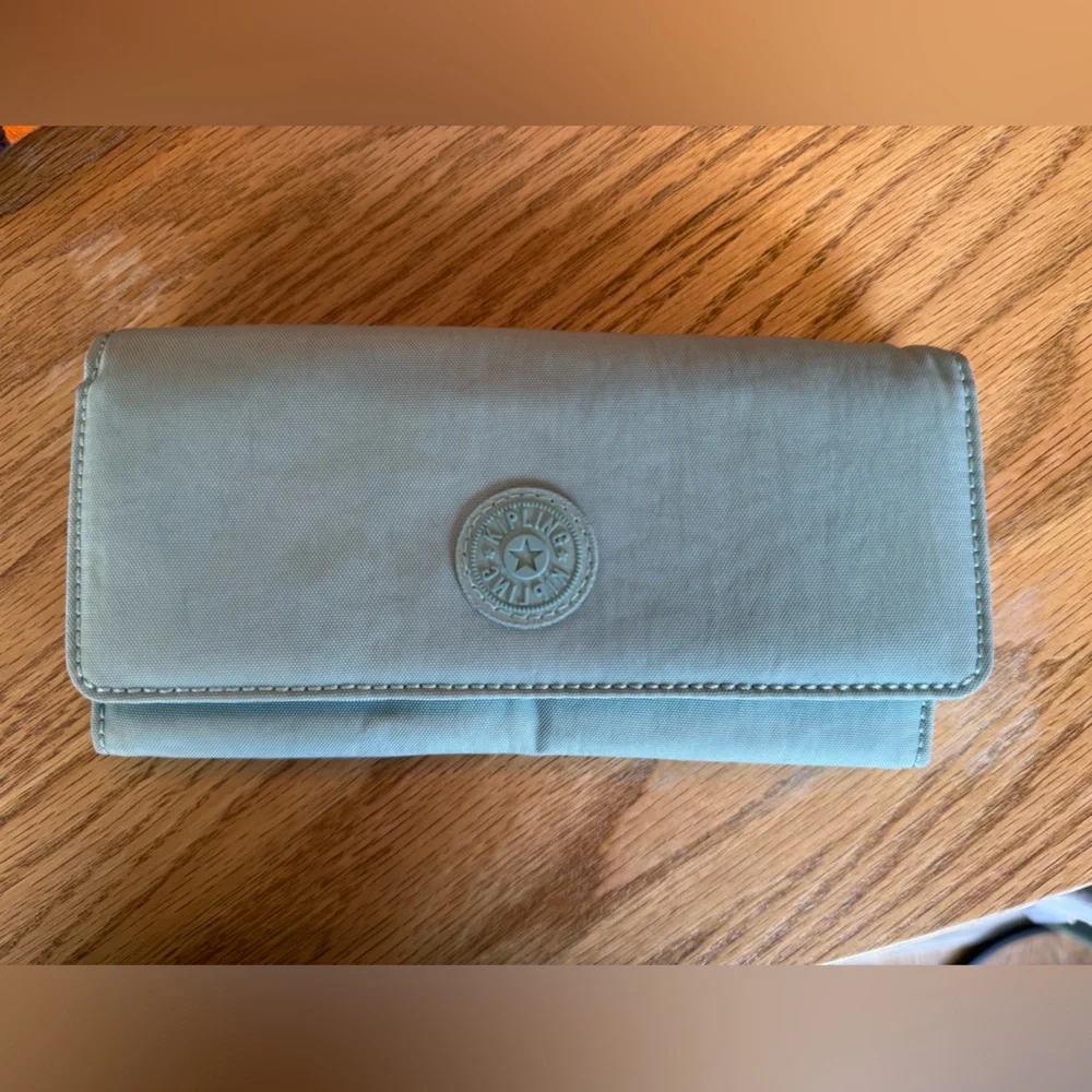 KIPLING Teddi Snap Wallet Sage Green New Without Tags